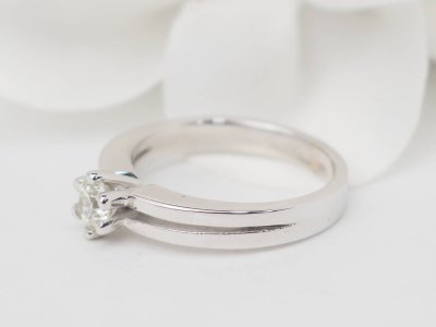 Bague Solitaire en or blanc et diamant 0.45ct