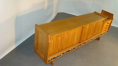 Guillerme Et Chambron, grande credenza in rovere, circa 1970