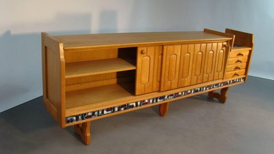 Guillerme Et Chambron, grande credenza in rovere, circa 1970