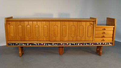 Guillerme Et Chambron, grande credenza in rovere, circa 1970