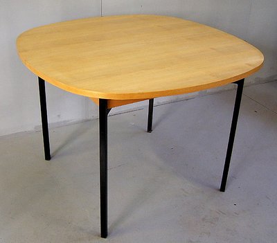 Tavolo vintage, rovere chiaro e metallo laccato, circa 1950