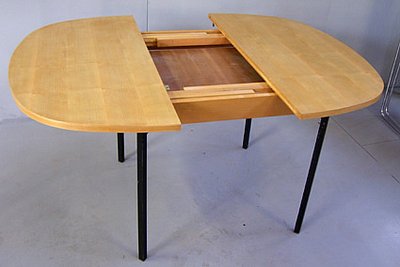 Tavolo vintage, rovere chiaro e metallo laccato, circa 1950