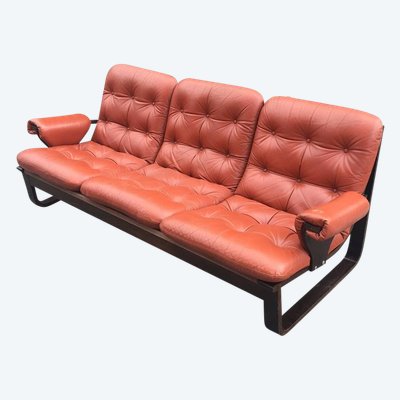 Divano anni '70 in legno laminato e pelle rossa arancione, stile scandinavo