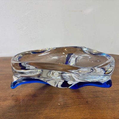 Murano 1970 transparent et centre de table bleu . signé à la base . Mis 24 x 24 Design unique