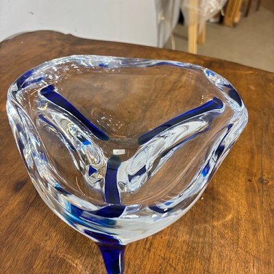 Murano 1970 transparent et centre de table bleu . signé à la base . Mis 24 x 24 Design unique