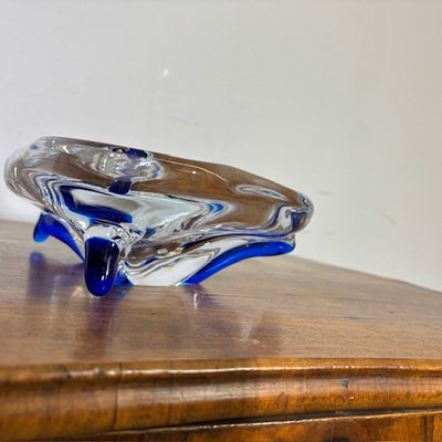 Murano 1970 transparent et centre de table bleu . signé à la base . Mis 24 x 24 Design unique