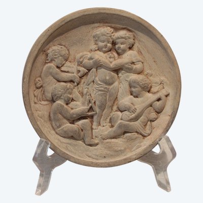 Médaillon en terre cuite 'Putti musiciens', travail italien,  fin 19ème siècle