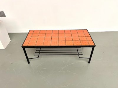 Modernistischer Couchtisch aus den 70er Jahren