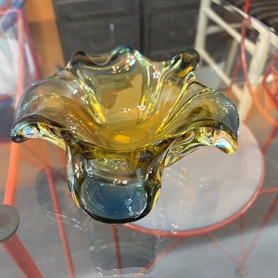 Gelber Tafelaufsatz aus Muranoglas, getaucht 1970er Jahre. Durchmesser cm 20