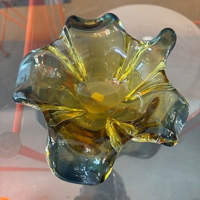 Gelber Tafelaufsatz aus Muranoglas, getaucht 1970er Jahre. Durchmesser cm 20