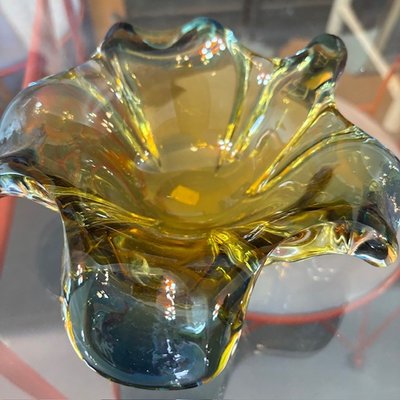 Gelber Tafelaufsatz aus Muranoglas, getaucht 1970er Jahre. Durchmesser cm 20