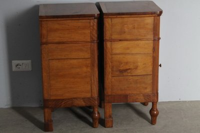 Antike Paar schöne Nachttische L. Filippo . Mittelitalien. 1850 Blond Nussbaum. Messen 42 x cm 39 h81
