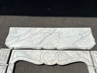 Kamin im Stil von Louis XV aus weißem Marmor