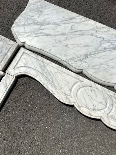 Kamin im Stil von Louis XV aus weißem Marmor