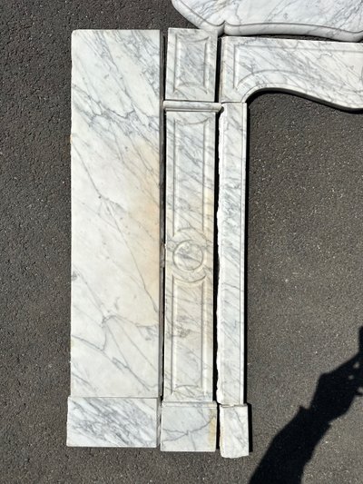 Kamin im Stil von Louis XV aus weißem Marmor