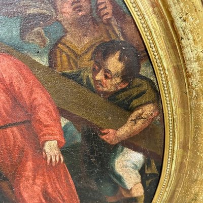 Antico dipinto olio su tela Ovale XVIII sec Gesù e il Cireneo. Cornice foglia oro . Mis 88 x cm 76 