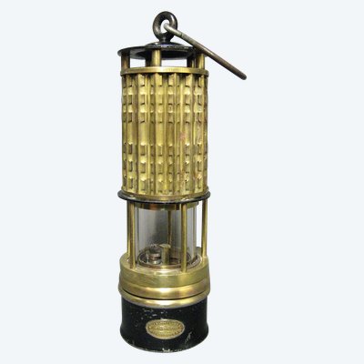 Wolf Safety Lamp Of America.