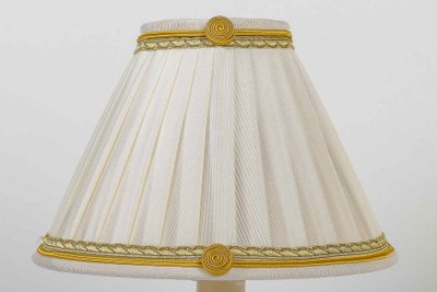 Paire de flambeaux d’époque Directoire en bronze ciselé et doré, montée en lampes