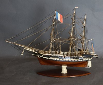 MAQUETTE DE BATEAU EN OS