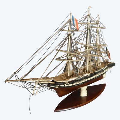MAQUETTE DE BATEAU EN OS