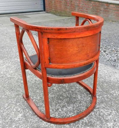 Josef Hoffmann, Fauteuil En Hêtre Courbé Vers 1900 ,recouvert Posterieusement De Cuir