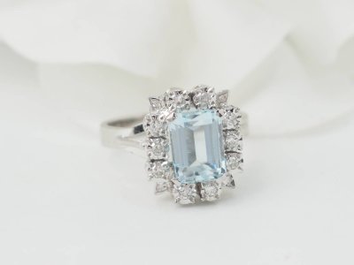 Ring in white gold, aquamarine and diamonds