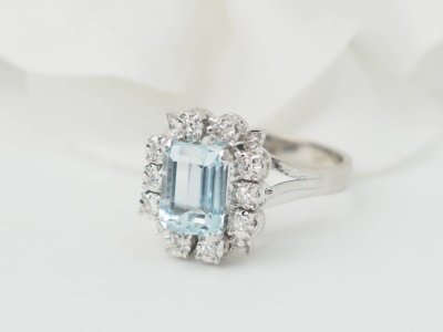 Ring in white gold, aquamarine and diamonds