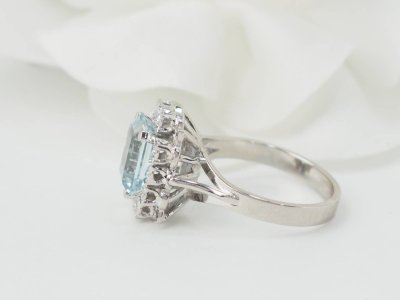 Ring in white gold, aquamarine and diamonds