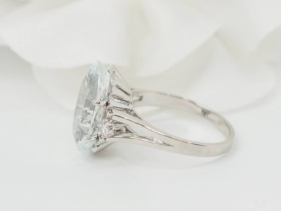 White gold, oval aquamarine and diamond ring