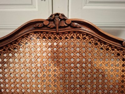 Suite de six chaises cannées en hêtre de style Louis XV.