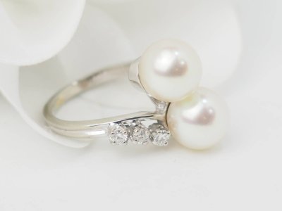 Ring Toi et Moi aus Weißgold, Zuchtperlen und Diamanten