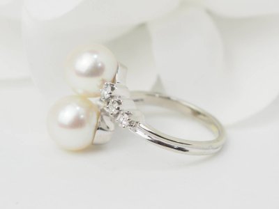 Ring Toi et Moi aus Weißgold, Zuchtperlen und Diamanten