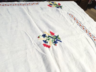 Nappe en lin brodée 