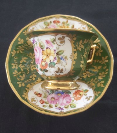 Tazza in porcellana dura del XVIII secolo della Manufacture du Duc d'Angoulême