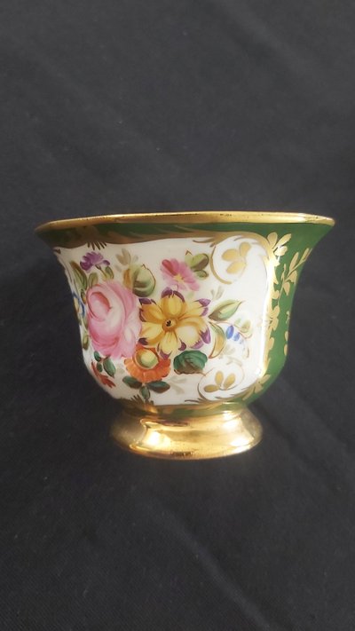 Tazza in porcellana dura del XVIII secolo della Manufacture du Duc d'Angoulême