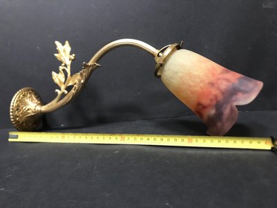 Applique murale en bronze doré Art-nouveau abat-jour en pâte de verre  signé Muller Frères 