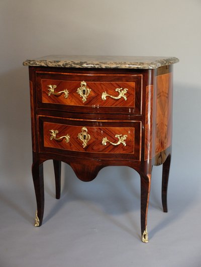Commode d'entre-deux d'époque Louis XV 