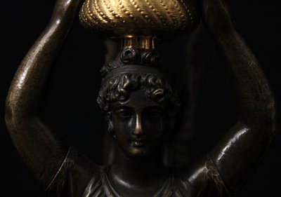 Paire de candélabres en bronze patiné et doré, à trois lumières, Epoque Restauration, XIXe 