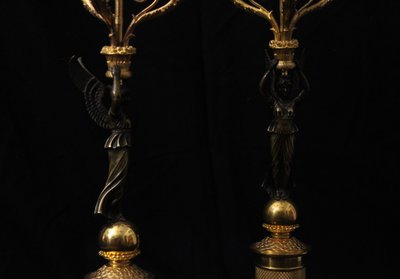 Paire de candélabres en bronze patiné et doré, à trois lumières, Epoque Restauration, XIXe 