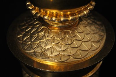 Paire de candélabres en bronze patiné et doré, à trois lumières, Epoque Restauration, XIXe 