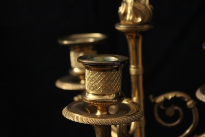 Paire de candélabres en bronze patiné et doré, à trois lumières, Epoque Restauration, XIXe 