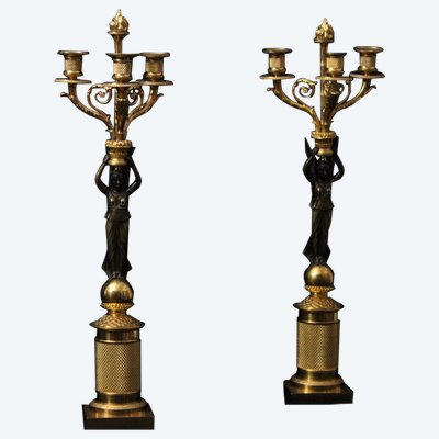 Paire de candélabres en bronze patiné et doré, à trois lumières, Epoque Restauration, XIXe 