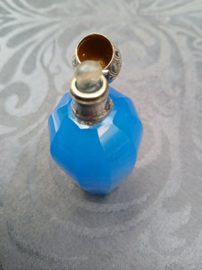 Salt or perfume bottle.