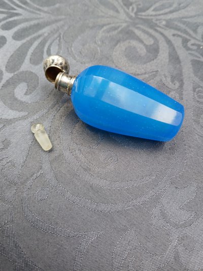 Salt or perfume bottle.