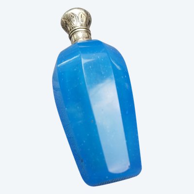 Salt or perfume bottle.