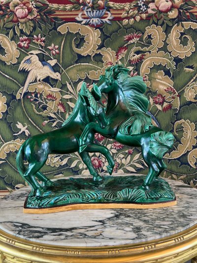 Scultura in ceramica smaltata, due cavalli, firmata R. Prunet, XX secolo