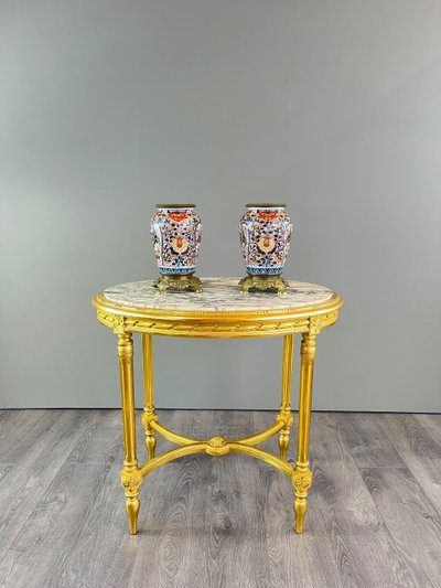 Coppia di vasi in porcellana stile Imari, XIX secolo