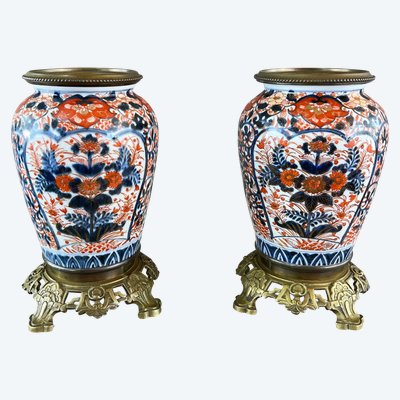 Coppia di vasi in porcellana stile Imari, XIX secolo