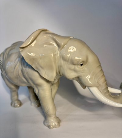 Elephant in Saxon porcelain - Karl Ens - Large model