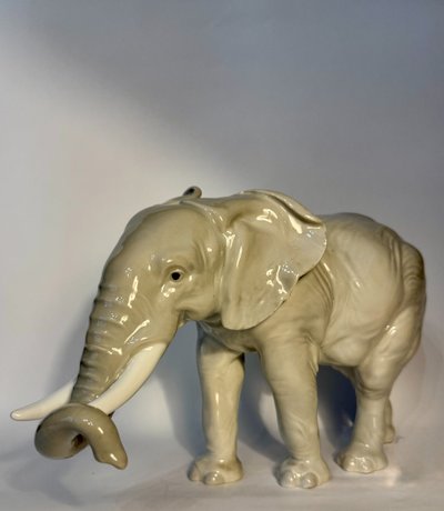 Elephant in Saxon porcelain - Karl Ens - Large model